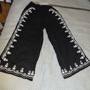 Tahari Black Wide Leg with White Embroidery Linen/Viscose Front Pockets Size S